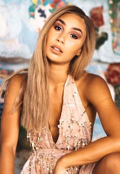 Eva Gutowski Photo