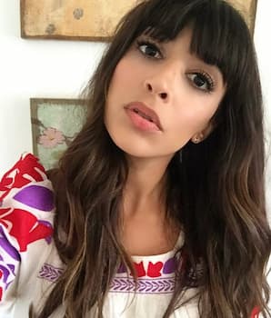 Hannah Simone's photo