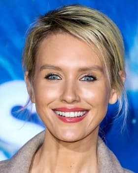 Nicky Whelan's photo