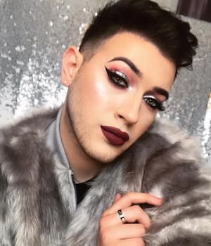 Manny MUA's photo