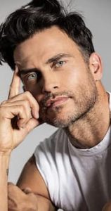 Cheyenne Jackson Photo