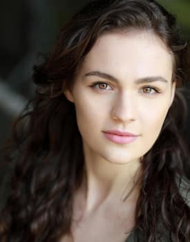 Sophie Skelton's photo