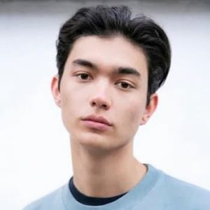 William Gao Bio, Wiki, Age, Girlfriend, Heartstopper, and Net Worth