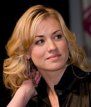 Yvonne Strahovski's photo