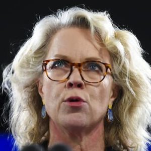 Laura Tingle Photo