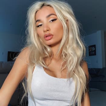 Pia Mia Photo